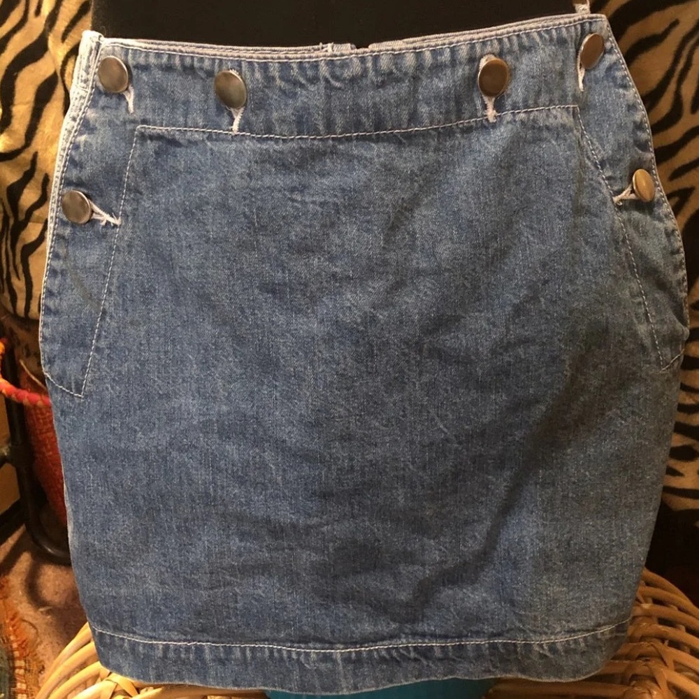 ISO - Vintage denim skort 🌟